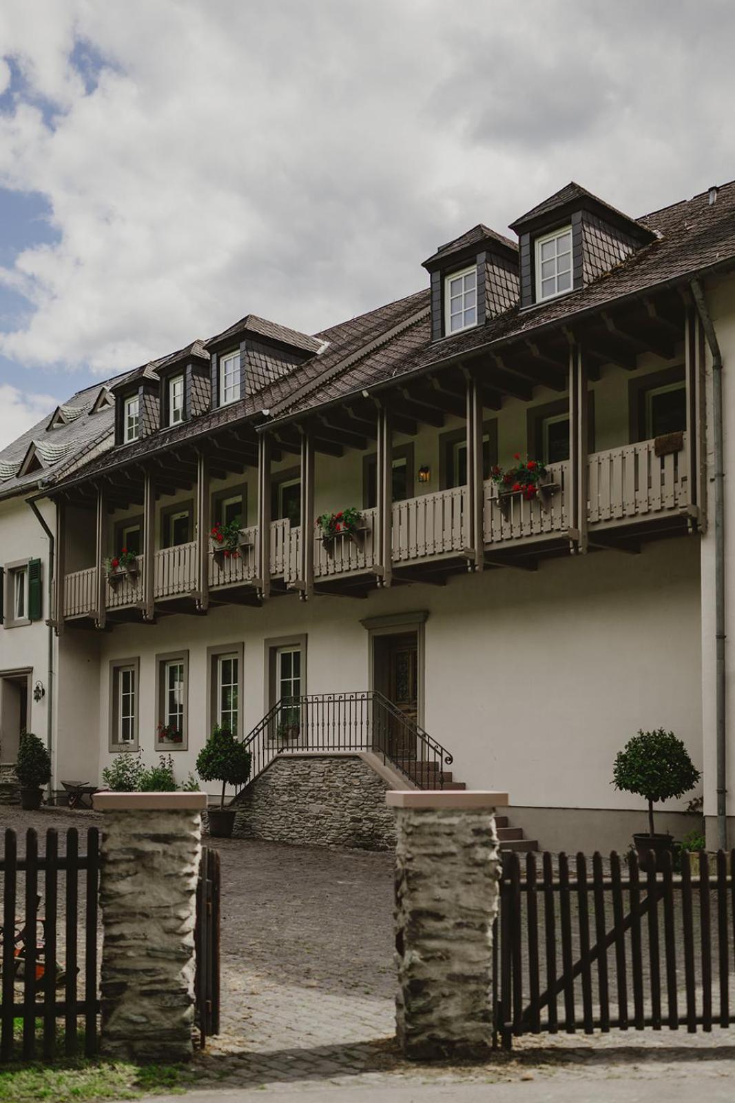 Alte Baeckerei Apartment Bescheid Exterior foto